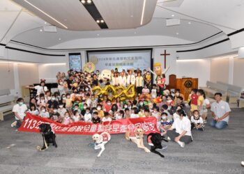 影音/彰基喜迎小腳ㄚ回娘家 6歲早產四千金也都「回娘家」歡聚一堂