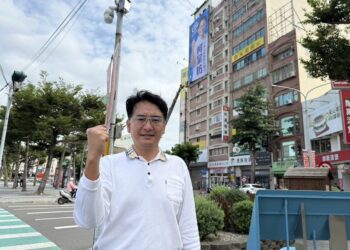 柯呈枋宣布參戰! 彰化火車站前首掛看板喊「彰化強UP」拚起來