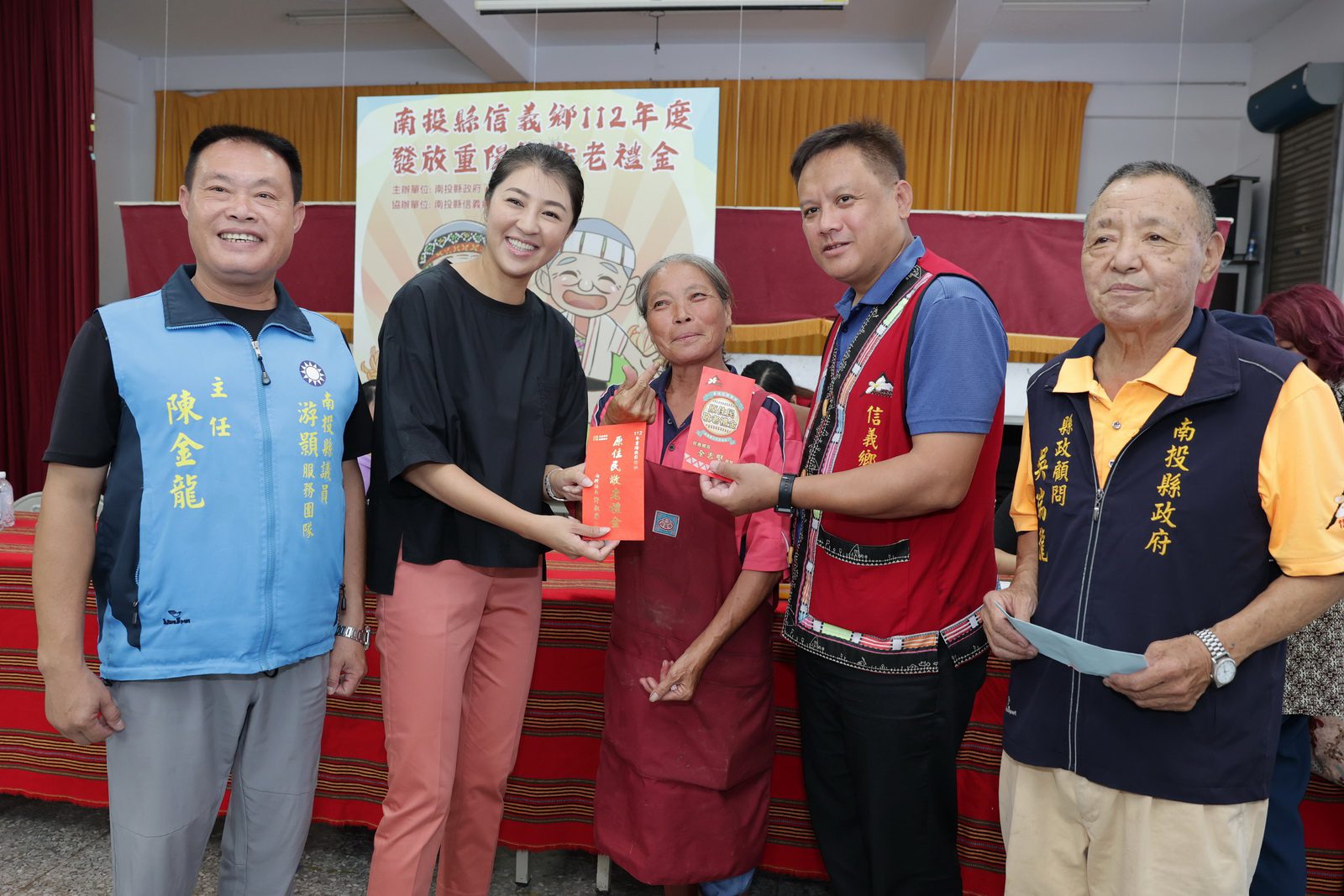 許淑華發放重陽禮金 關心長輩生活