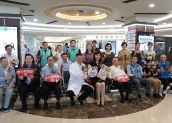 影音/彰化醫院藝術走廊烙畫公益聯展 畫作溫潤公益暖心