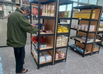 肺癌兒照顧90歲高齡母 頂新和德冬季送暖度難關