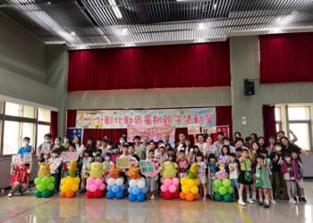 享受怡情、益智、會友的集郵樂趣 彰化郵局辦理暑期親子集郵研習營