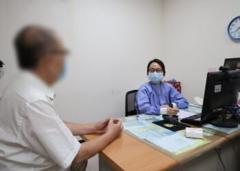 長輩步態不穩記憶變差、尿失禁　檢查竟是水腦症作祟 未治療會導致長期臥床