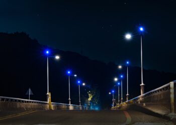 「藍色公路」重現浪漫夜景！-中市led路燈升級點亮大肚山頭