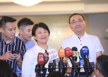 盧秀燕、侯友宜同框！盧市長率隊參訪新北市府：雙城合作取經造福人民