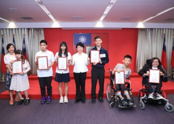 勵志人生勇往向前-中市2024總統教育獎6生獲殊榮