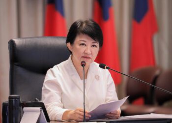 孩子成長最重要！中市府推「陪你長大」可調式課桌椅計畫-盧市長：非做不可