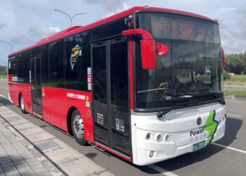 打造低碳新氣象！-中市再添11輛電動公車生力軍