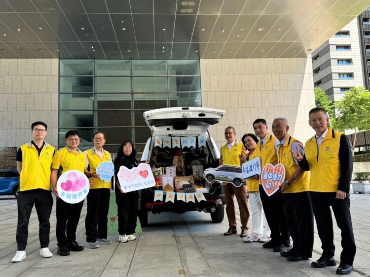 台中市表揚好人好事運動協會關懷兒少-捐贈中市府托育資源行動車