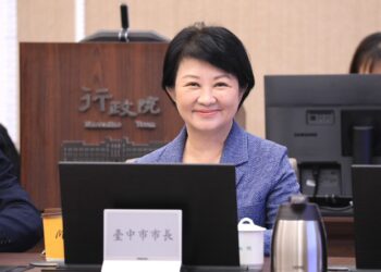 感謝交通部通過台中機捷可行性研究-盧市長力邀卓院長、李部長至鍋烤節享用美食