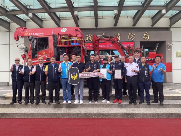 救災新戰力！-中市消防局獲贈「特殊地形越野救災車」-鄭副市長：打造更安全生活環境