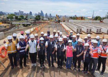 市政路延伸工程進度穩定超前！-中市建設局長視察工地嘉勉工作同仁