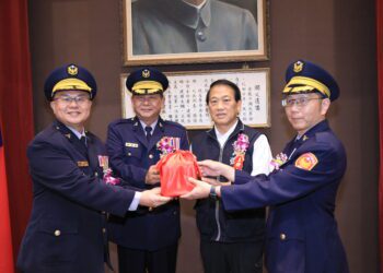 中市警察局分局長及交通警察大隊長交接-張副秘書長盼繼續為台中治安打拚