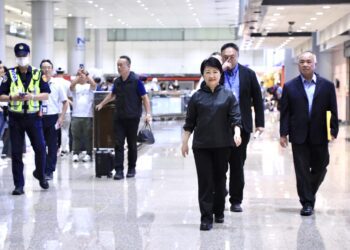 中颱凱米暴風圈擴大-盧市長清晨獨自返抵國門：關鍵時刻與市民家人同在