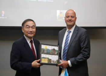 ai浪潮席捲全球-黃副市長率團訪美國微軟總部深化台中數位轉型