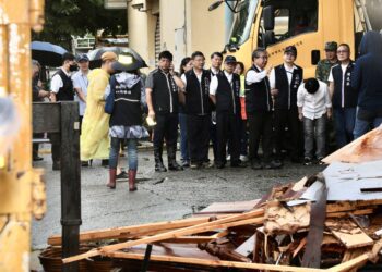 盧市長視察環保局災後清理機具整備-感謝並期勉全民「同島一命」互相幫助