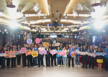 公道伯及俠女里長獲頒特優里長受矚目-鄭副市長：感謝無私奉獻成就五星榮耀