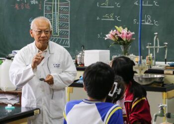 教育典範！-中市6教育人員、1學校團體獲頒「杏壇芬芳獎」