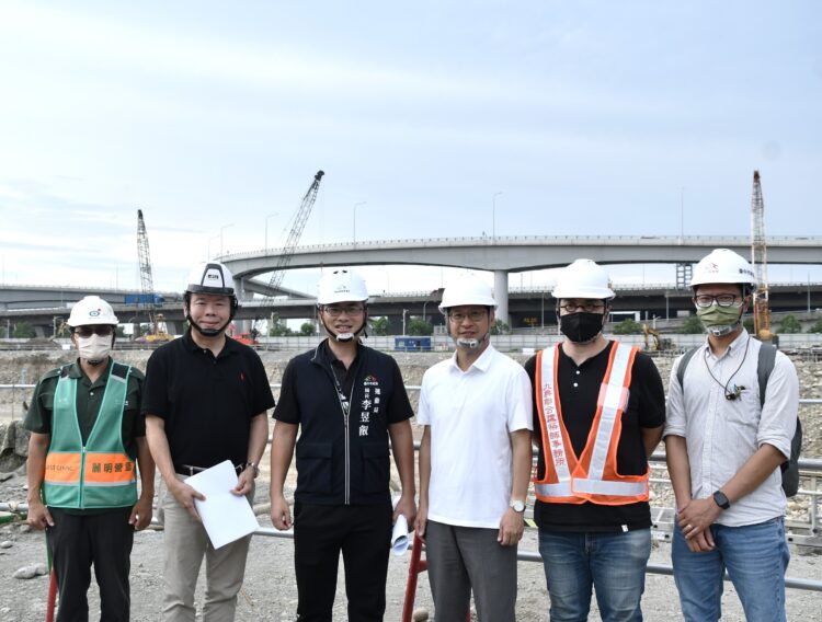 打造全國首座「雙館」國際級台中巨蛋！-運動局長視察工程進度慰勉團隊