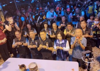 影音/白沙屯媽祖於芳苑鄉福海宮受數萬信徒熱情歡迎