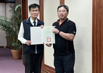 圓展科技捐贈平板電腦充電同步車-中市教育局：感謝充實校園數位學習設備