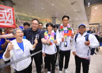 台中奧運戰士張筑涵、吳少璿返國  -鄭副市長接機：感謝全力奮戰