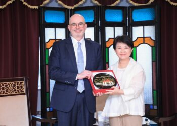 美國在台協會處長一行拜會中市府-盧市長：盼與美國各大城市深化投資及各領域合作