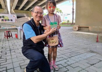 大手牽小手！中市社會局舉辦親子共遊舊正社區-弱勢家庭半百兒攜8旬母圓夢