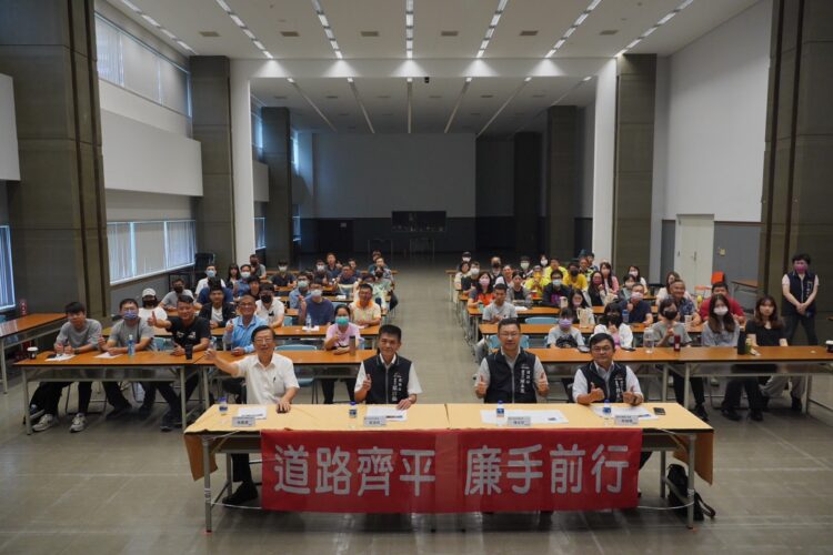 為連霸金路獎做好準備！-中市建設局辦「道路工程」專案法紀宣導交流座談會