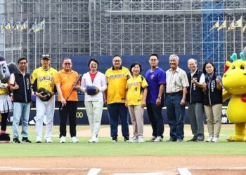 禾繕基金會贊助弱勢逾萬張職棒門票-鄭副市長：感謝攜手力挺台中運動公益