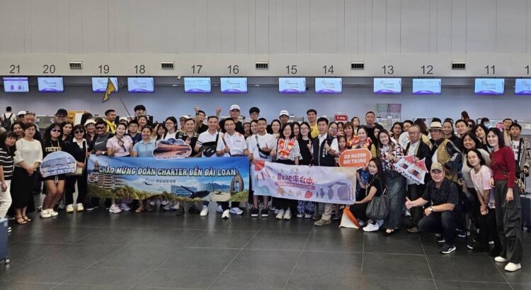 越南旅行社包機直飛台中-逾四百名旅客湧進谷關帶動國際觀光活力