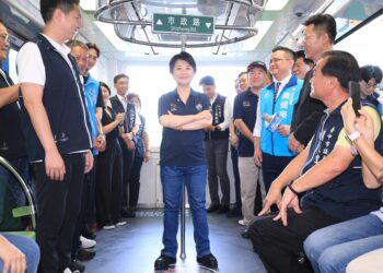 亞洲唯一全國矚目！盧市長開箱red-bull-showrun-taichung捷運彩繪列車：台中加碼6大優惠