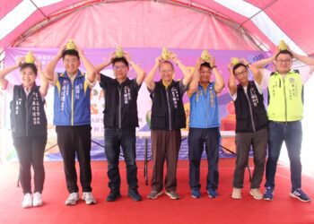 身障朋友挑戰16蹲　中市潭子身障中心與社區中秋同樂