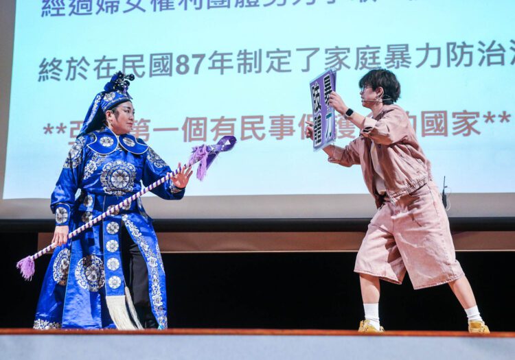 唱歌仔戲宣導防家暴-台中母女檔獲衛福部競賽全國第一