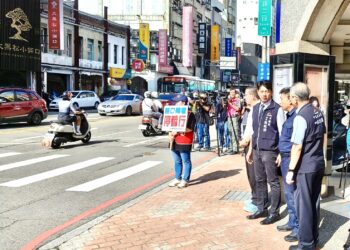 台中公車停讓稽查-中市府祭鐵腕：全面落實「路口轉向停看行」捍衛行人正義