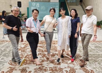 「走」入藝術品的五感體驗-中市大墩中心巨型泥毯轉化為永續藝術紀錄