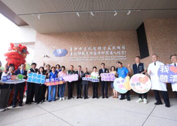 中市仁愛園區暨仁愛綜合長照機構揭牌-盧市長盼在地老化、終養