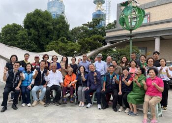 贈大甲區百歲柯阿嬤重陽禮金-賴副市長祝賀幸福滿溢