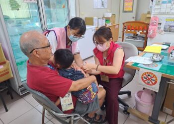 衛生所好厝邊！-中市30家衛生所10月週六不打烊-持續提供流感及新冠疫苗接種服務