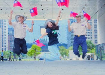 刷新紀錄！-「24乘36」公尺全國最大國旗震撼亮相-中市府曝三大亮點邀民慶雙十