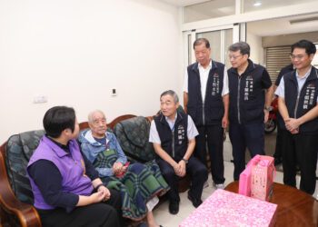 祝福長輩福壽綿長-黃副市長訪101歲陳爺爺贈重陽禮金