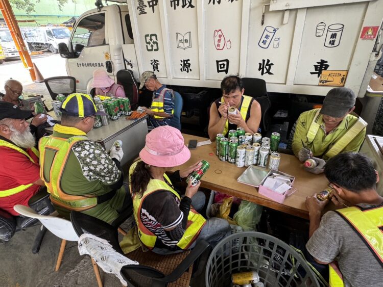 資源再利用-中市后里區清潔隊為回收鋁罐轉動新生命