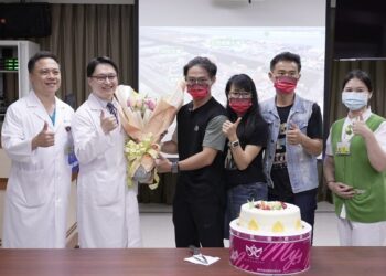 彰濱海龍風電首位重症患者康復出院　患者回院感謝秀傳醫療隊專業救治