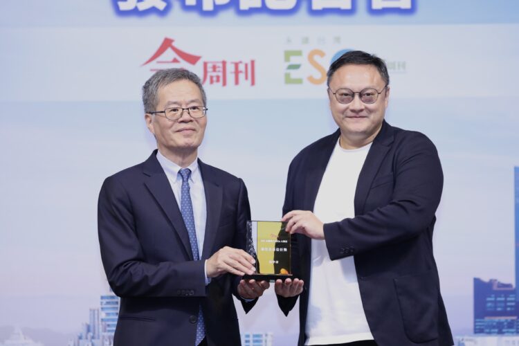 盧市長蟬聯「最佳首長信任獎」！《今周刊》永續城市調查出爐-鄭副市長：珍惜、感謝市民所託