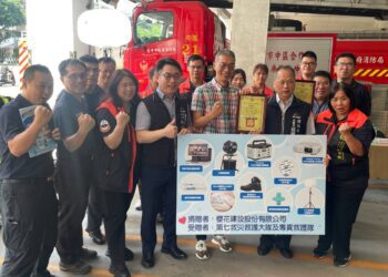 提升救災救護品質-櫻花建設董事長捐贈中市消防救護器材
