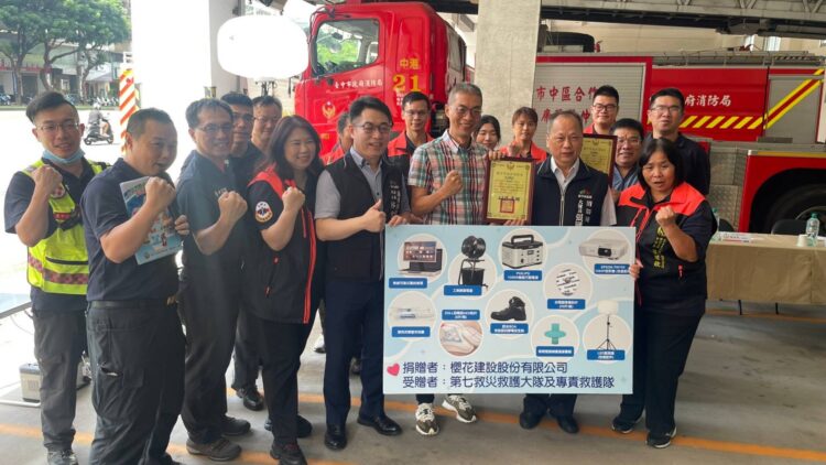 提升救災救護品質-櫻花建設董事長捐贈中市消防救護器材