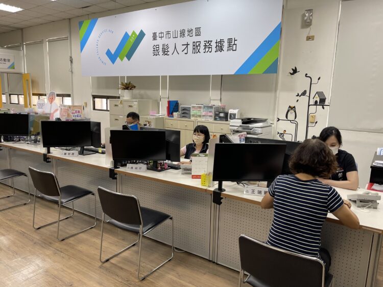 山線銀髮據點壯世代徵才10/25北屯區登場-中市府邀16家企業、釋450個職缺