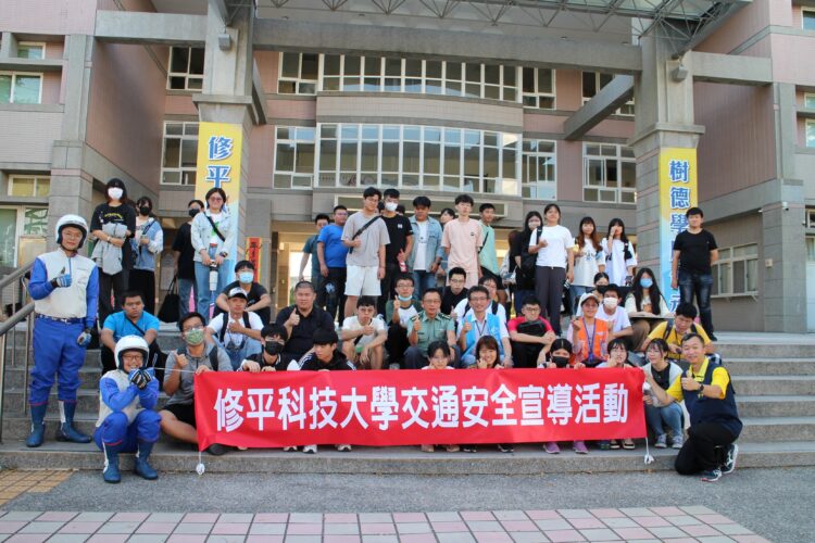 中市道安團隊校園開講 -安駕教練傳授學子騎機車如何遠離危險