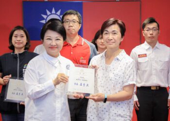 中市南區戶所課員拒收餽贈堅守廉政紀律-獲頒廉潔楷模