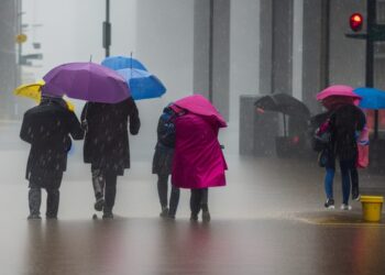 康芮颱風來襲中市停止上班-勞工局：颱風假出勤宜加給勞工工資